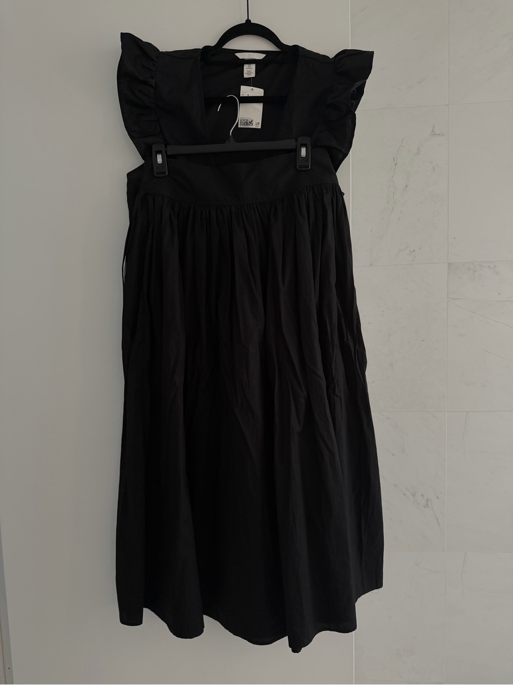 H&M Black Maxi Skirt with Ruffled Shoulders